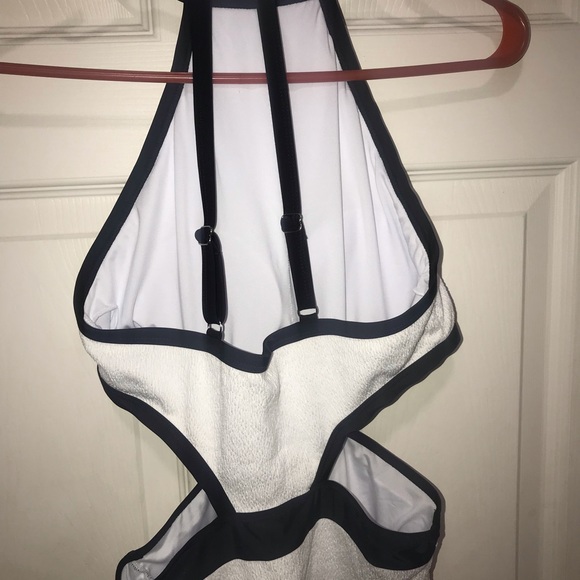 One Piece Swim Suit Women’s Size Small - Picture 3 of 4